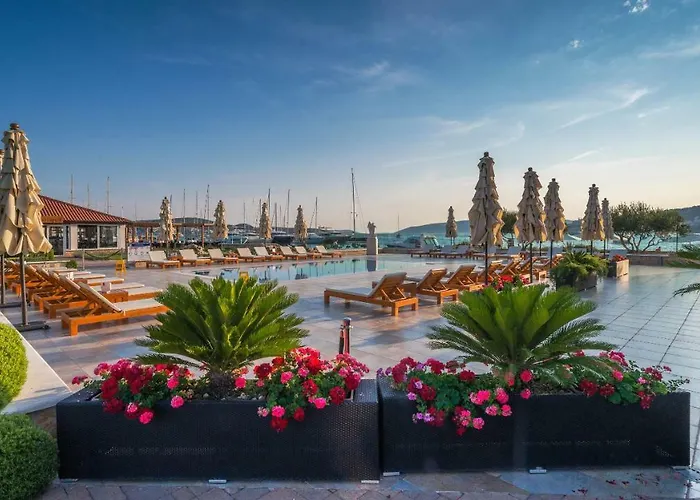 Marina Baotic Apartments